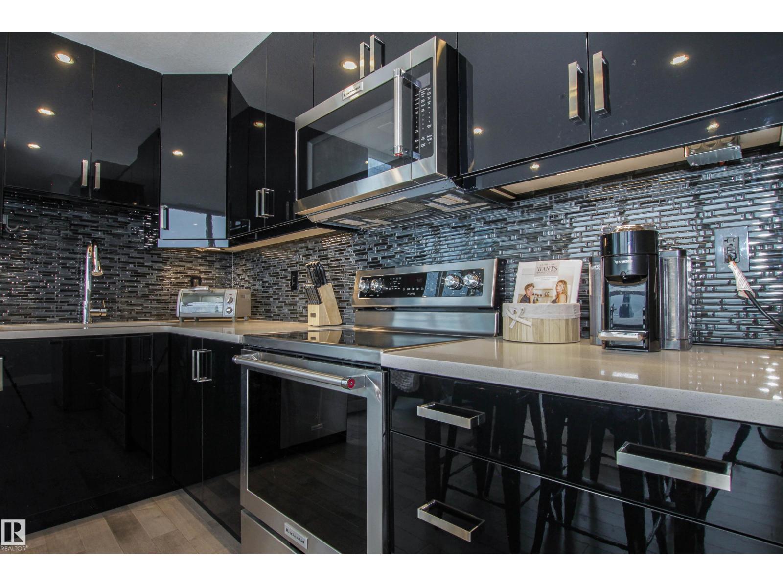 #2003 10238 103 ST NW, Edmonton