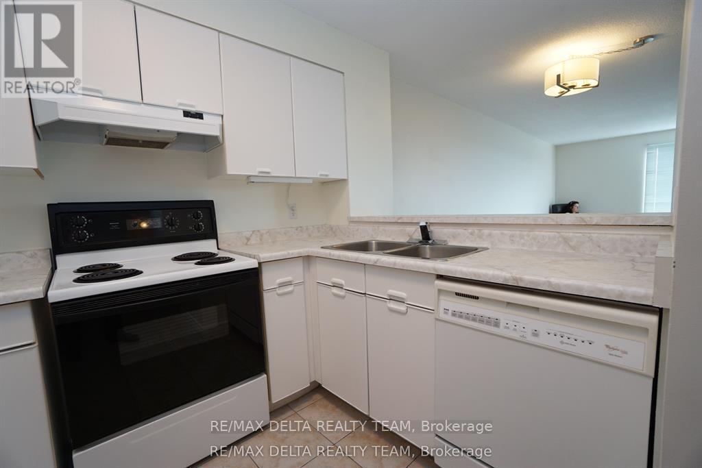 1506 - 545 ST LAURENT BOULEVARD — photo 11