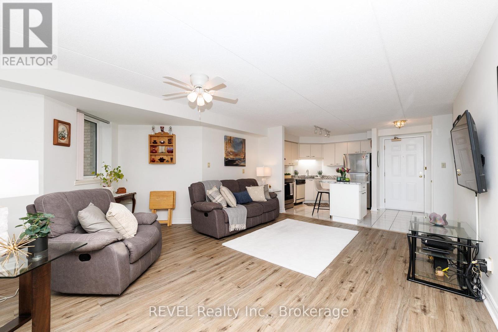 #301 3364 MONTROSE ROAD - 10