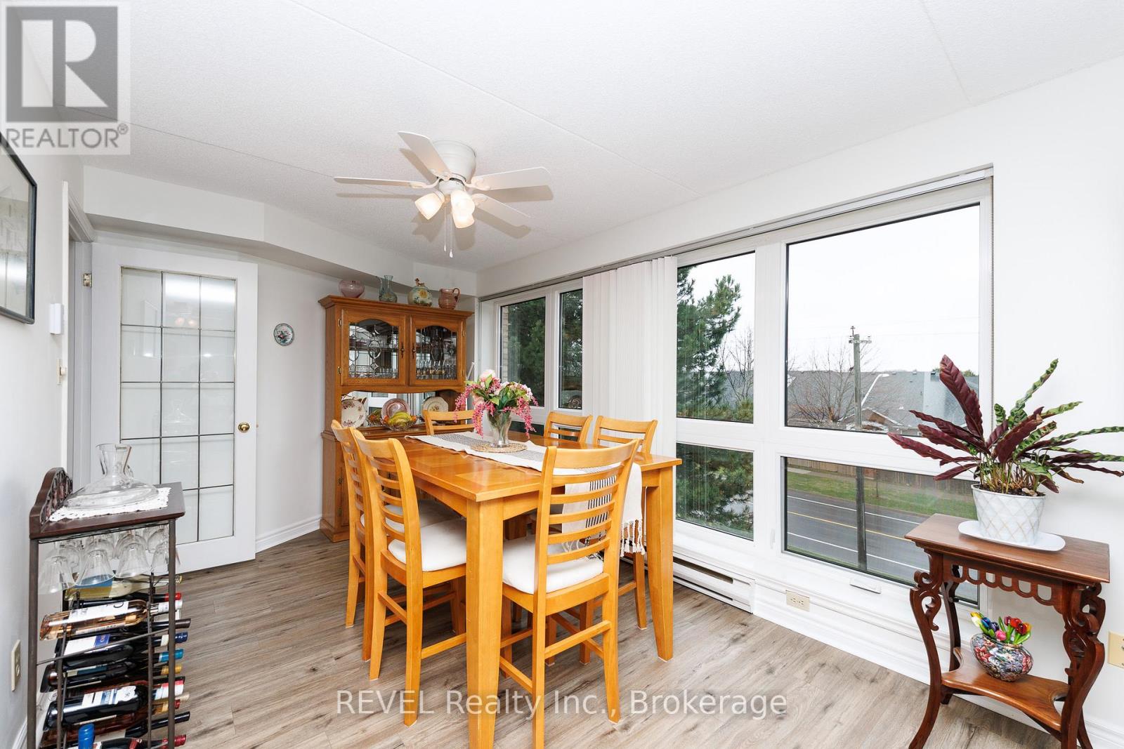 #301 3364 MONTROSE ROAD - 11