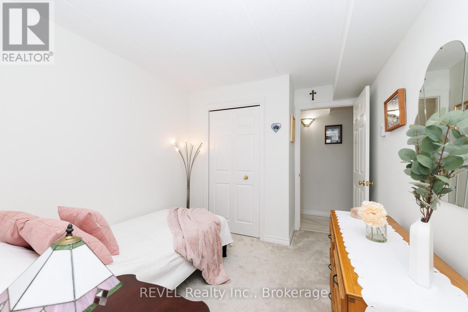 #301 3364 MONTROSE ROAD - 14