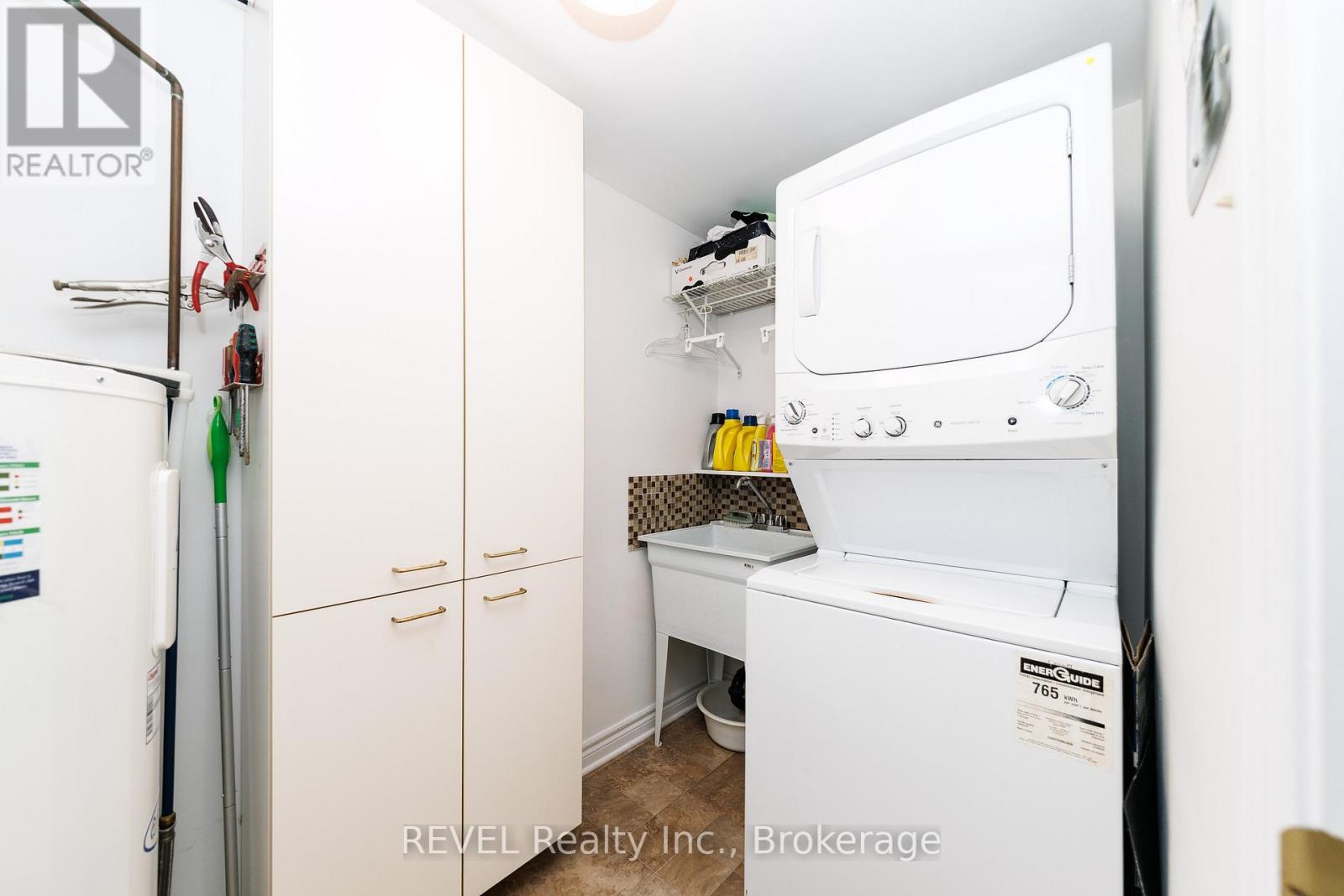#301 3364 MONTROSE ROAD - 15