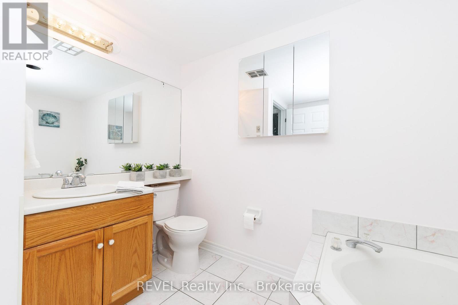 #301 3364 MONTROSE ROAD - 16