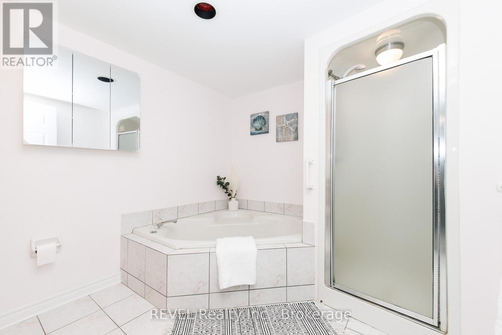 #301 3364 MONTROSE ROAD - 17