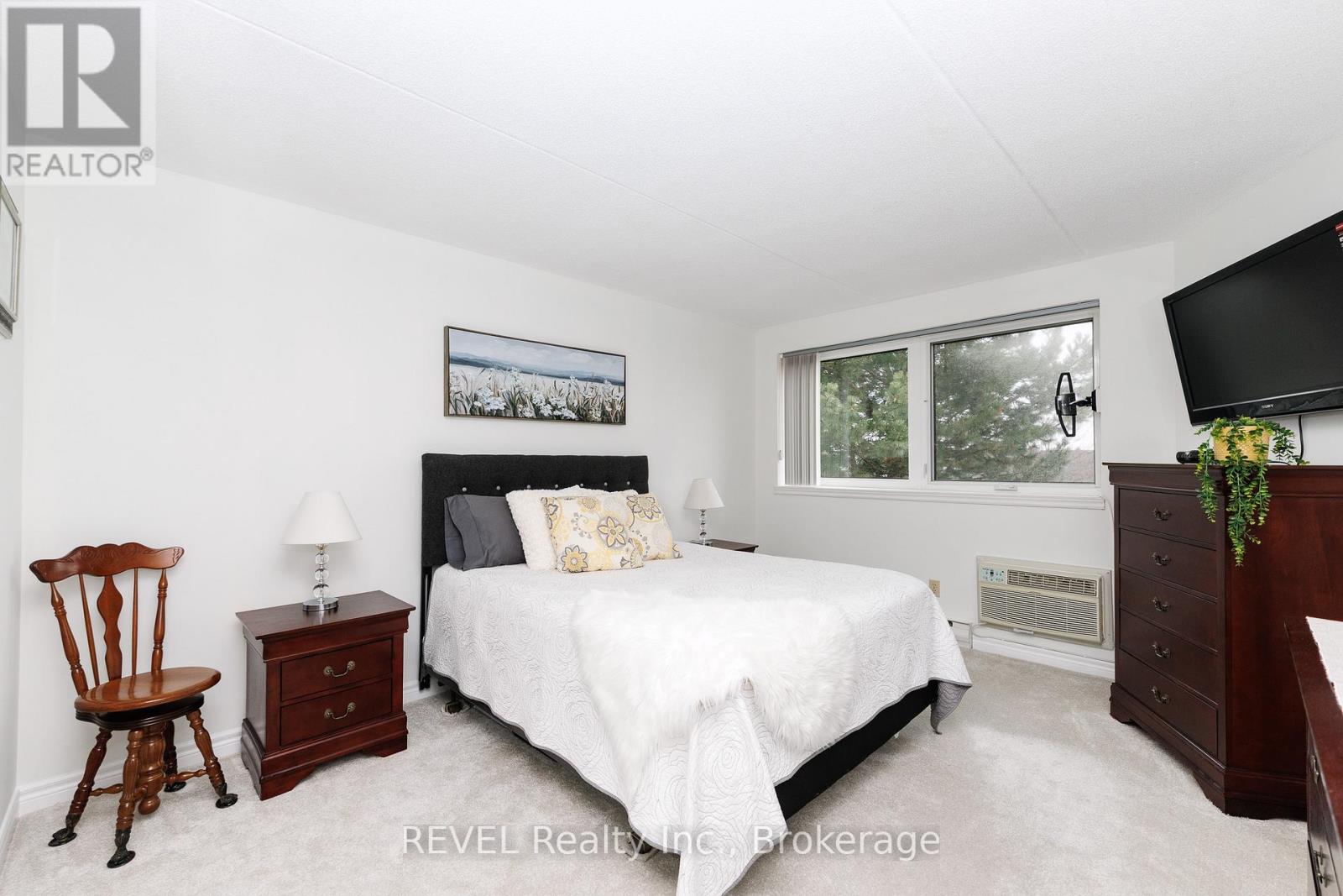 #301 3364 MONTROSE ROAD - 18