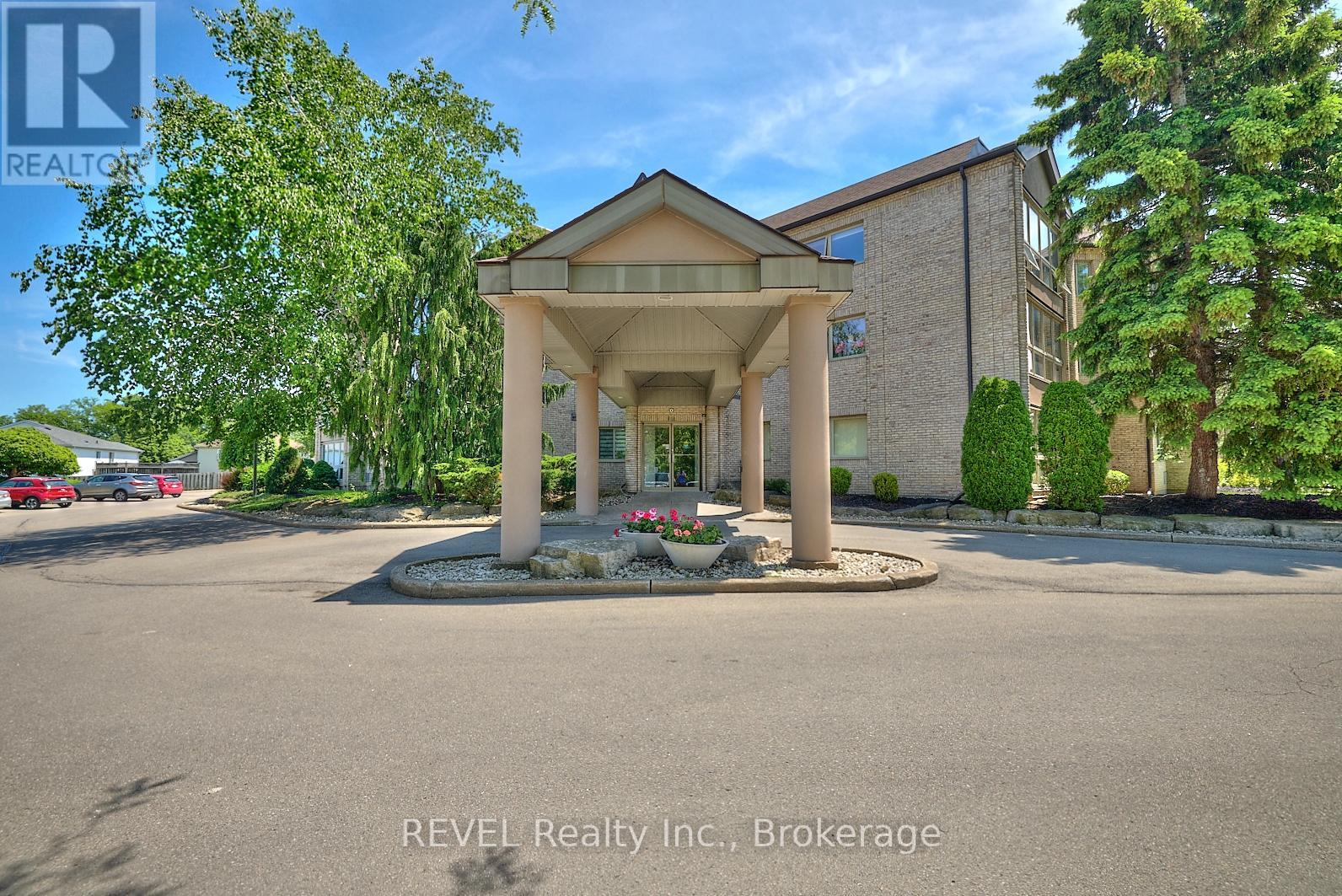 #301 3364 MONTROSE ROAD - 2