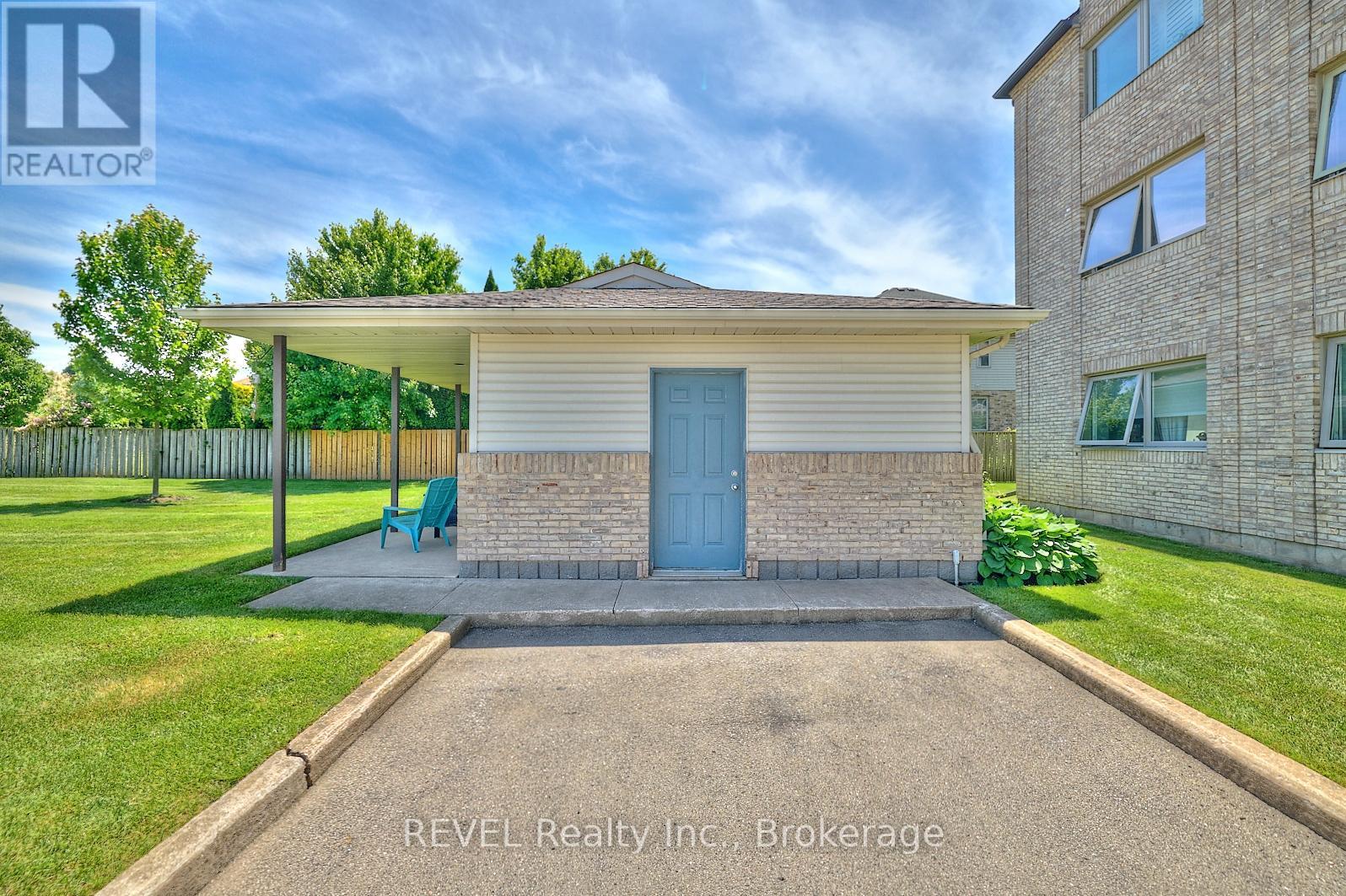 #301 3364 MONTROSE ROAD - 21