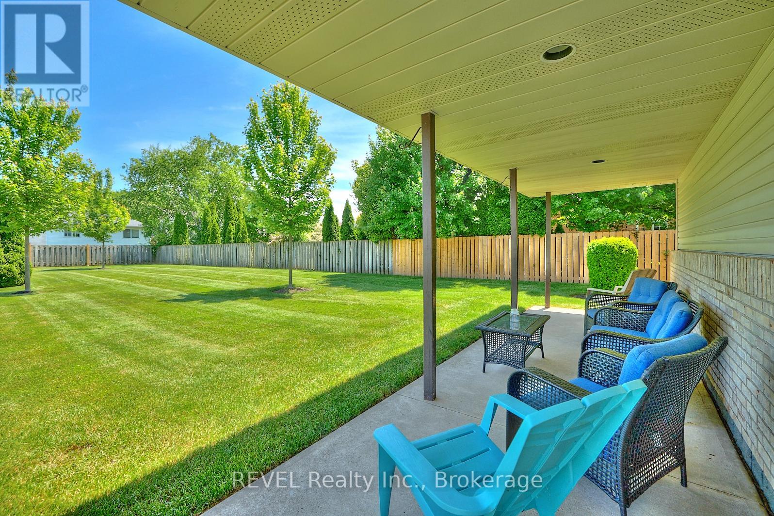 #301 3364 MONTROSE ROAD - 22
