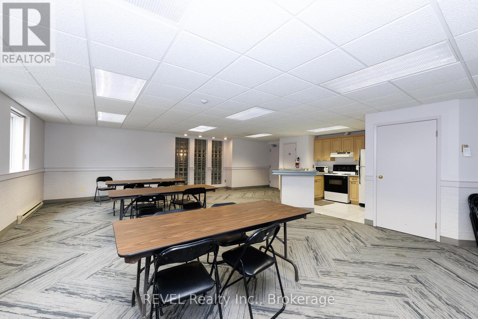#301 3364 MONTROSE ROAD - 26