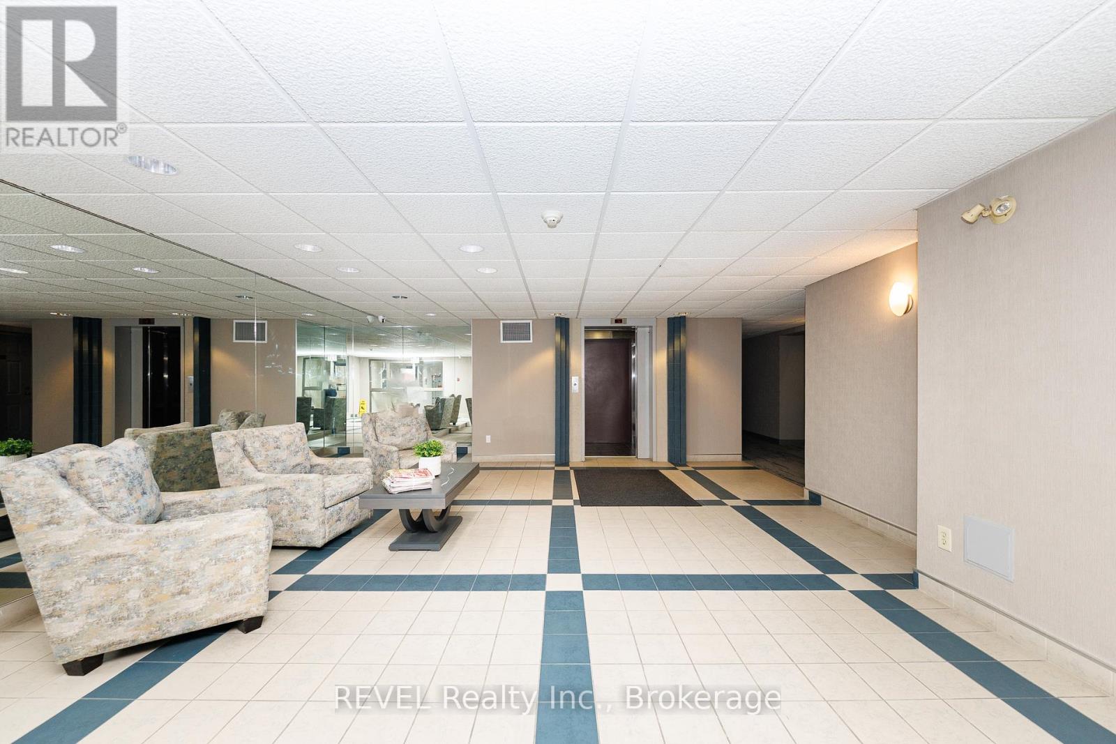 #301 3364 MONTROSE ROAD - 27