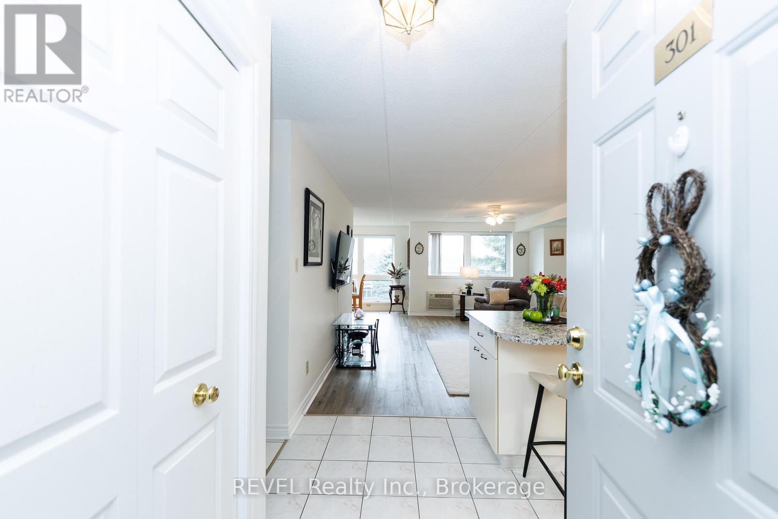 #301 3364 MONTROSE ROAD - 4
