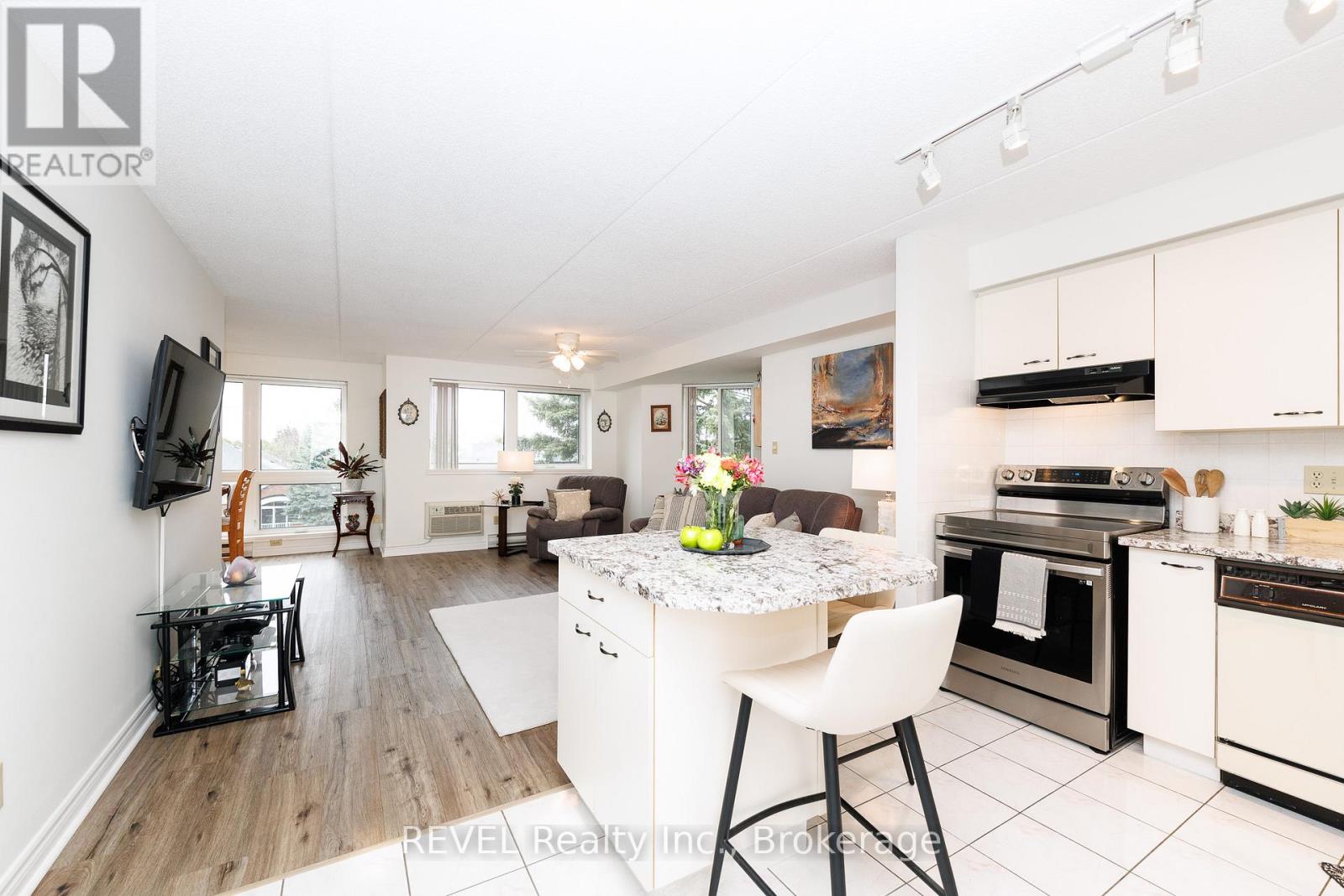 #301 3364 MONTROSE ROAD - 5