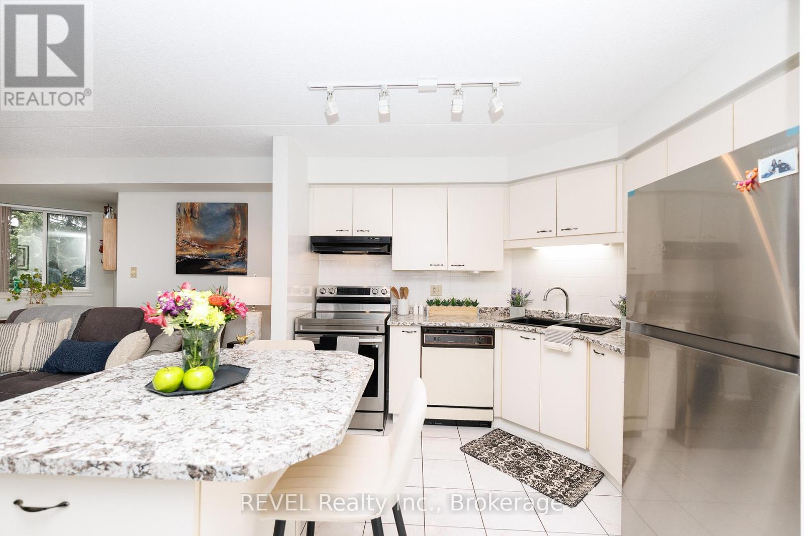 #301 3364 MONTROSE ROAD - 7