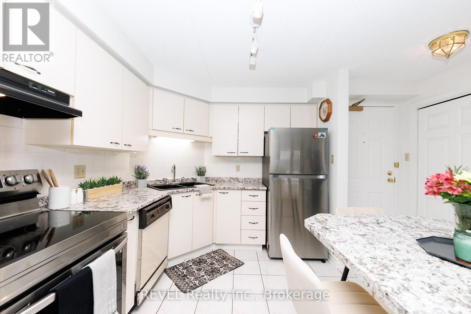 #301 3364 MONTROSE ROAD - 8