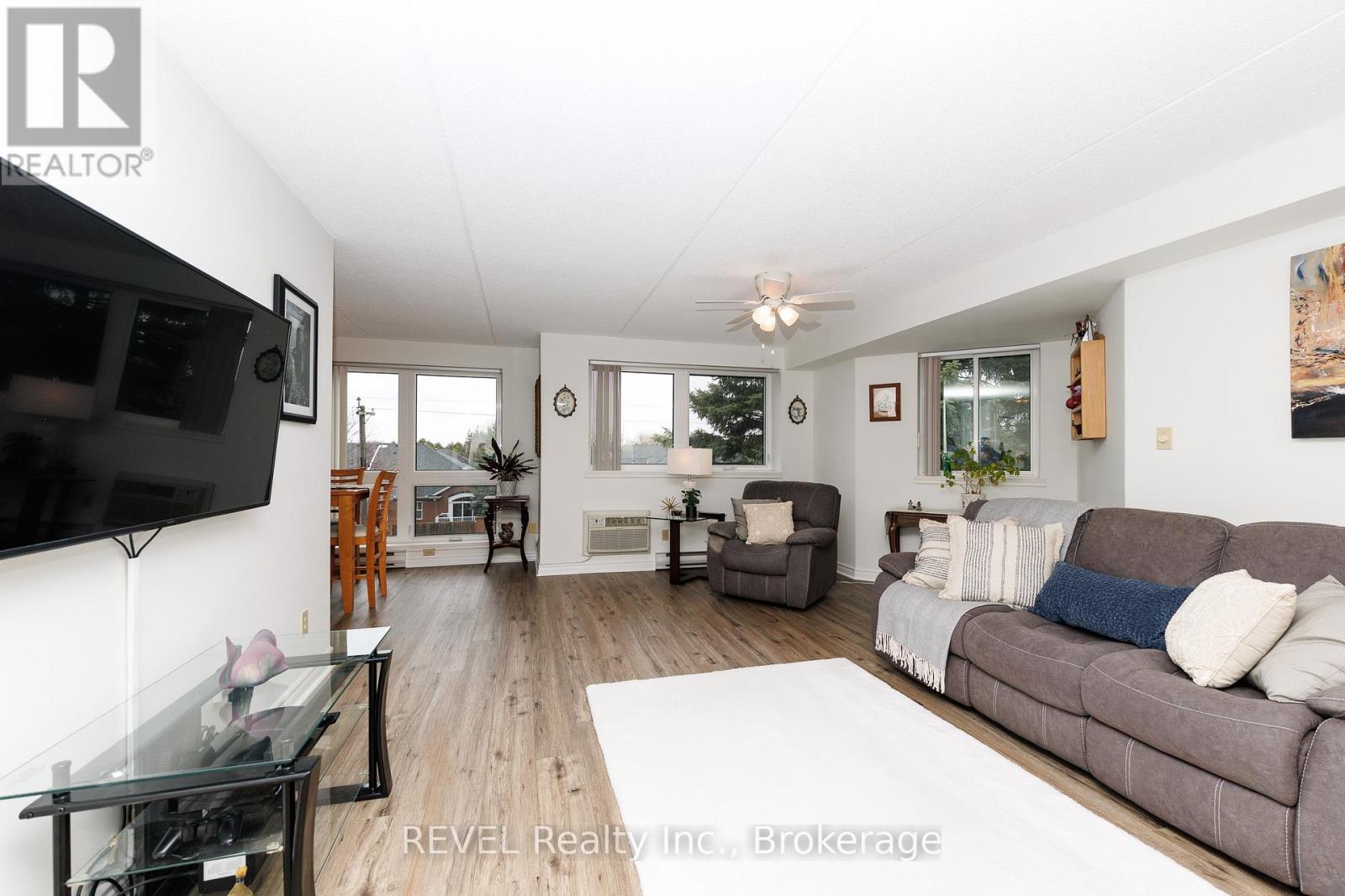 #301 3364 MONTROSE ROAD - 9