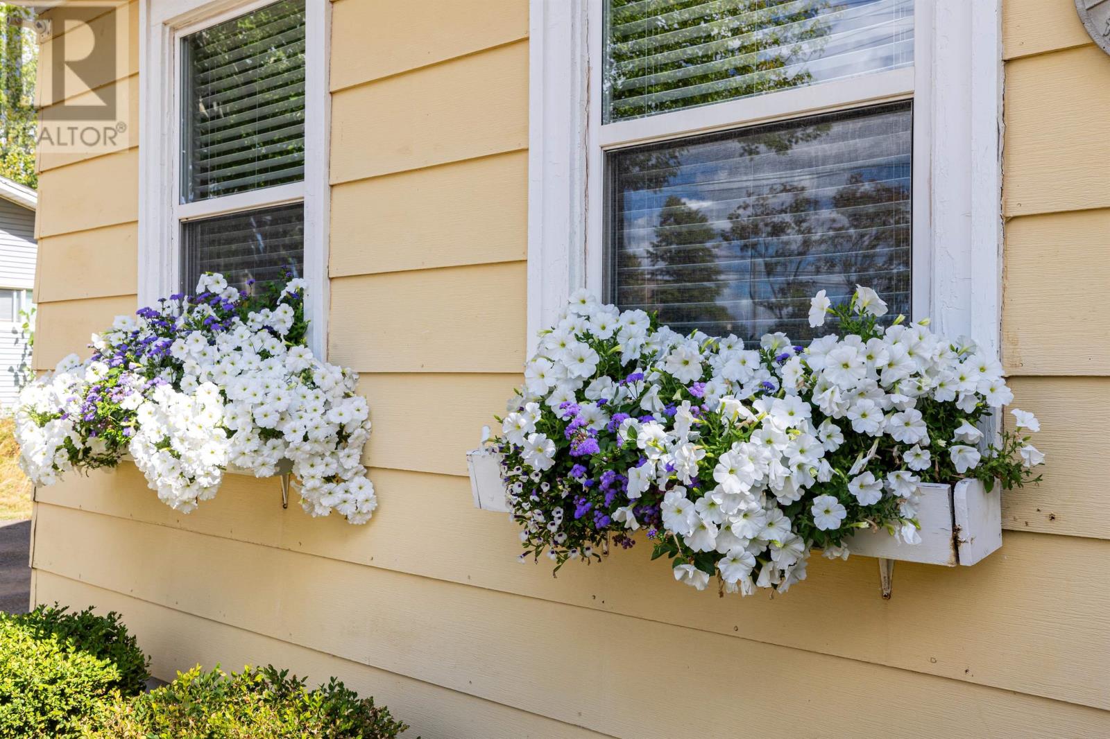 152 MOUNT EDWARD ROAD - 32