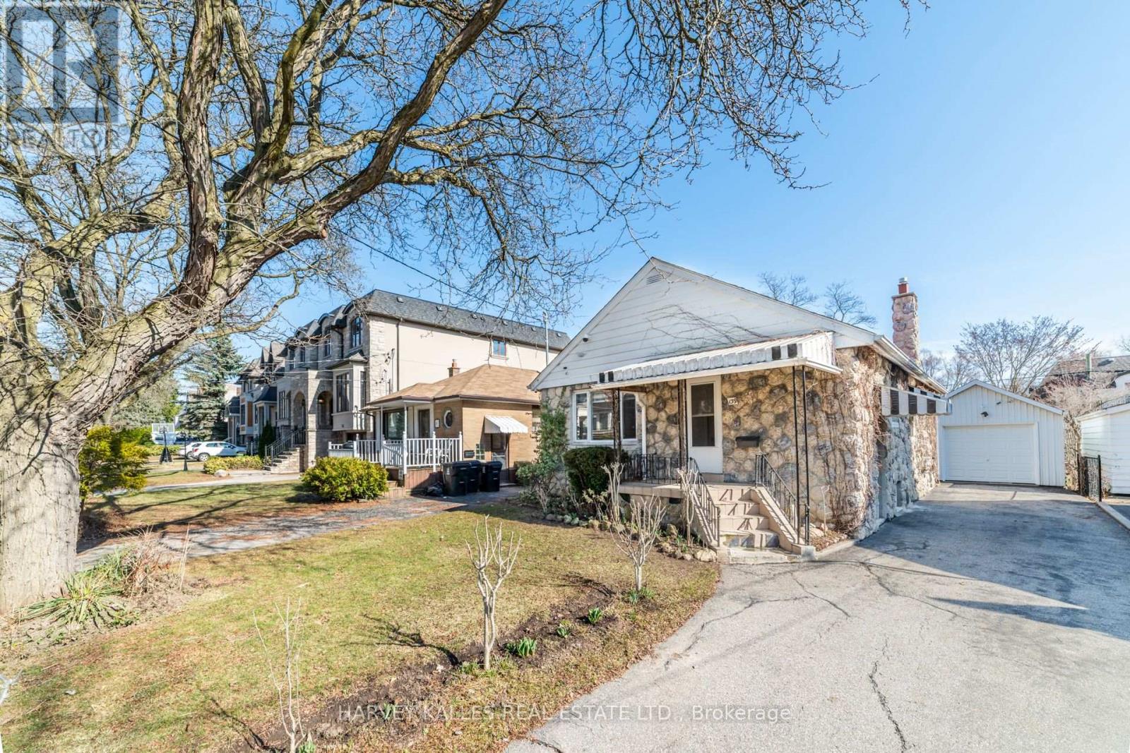 139 KINGSDALE AVENUE - 1