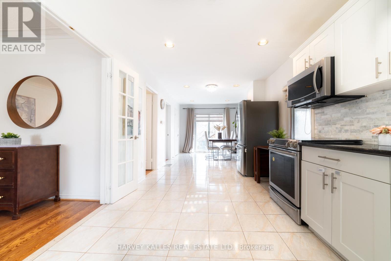 139 KINGSDALE AVENUE - 12