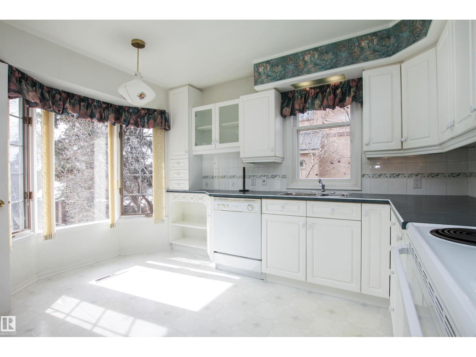 9539 88 AV NW, Edmonton