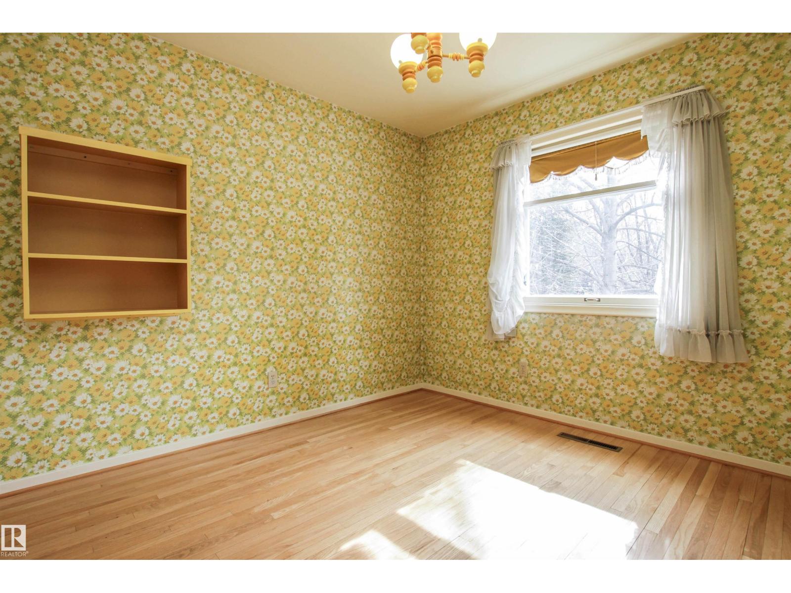 9539 88 AV NW, Edmonton