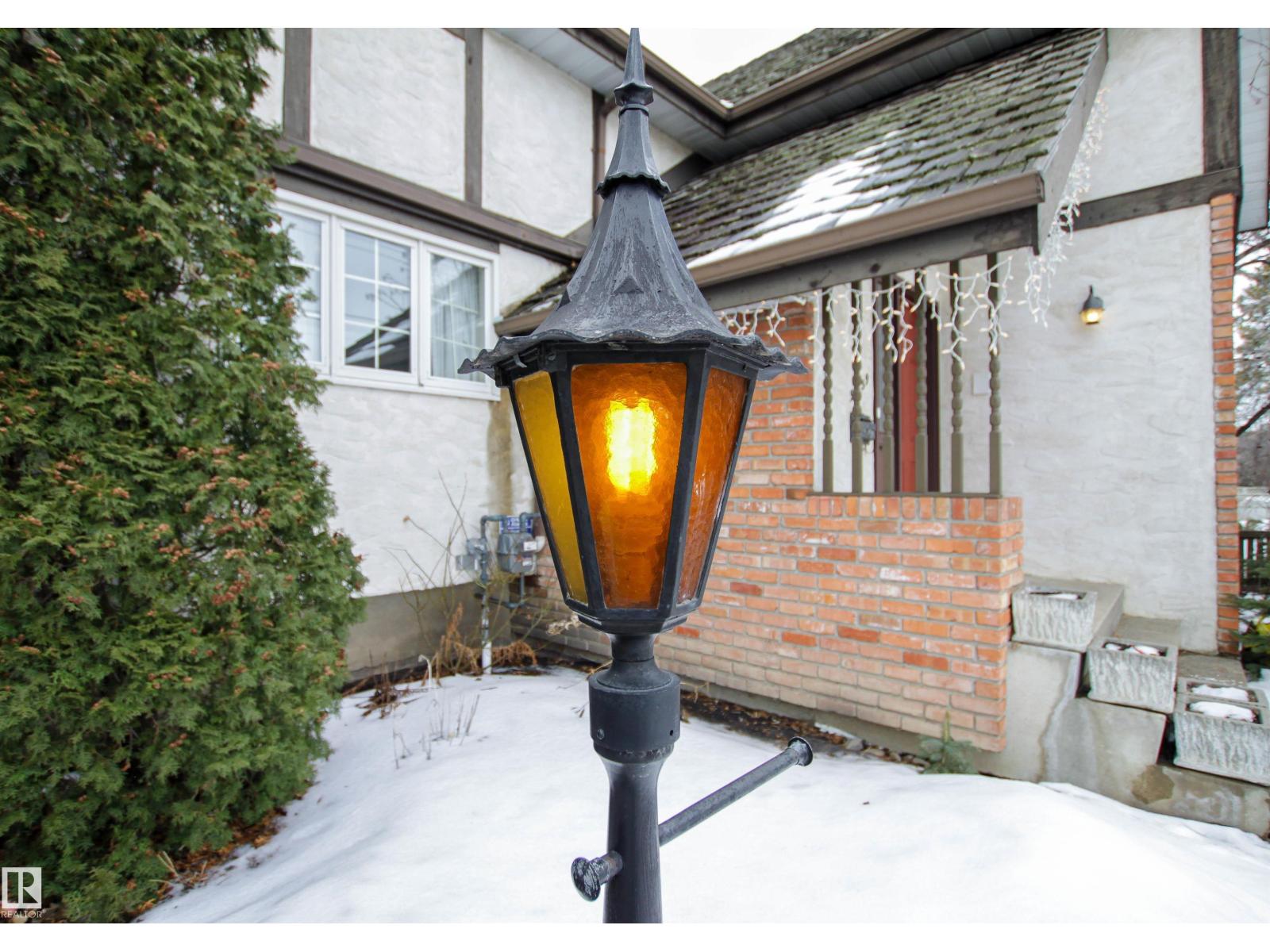 9539 88 AV NW, Edmonton