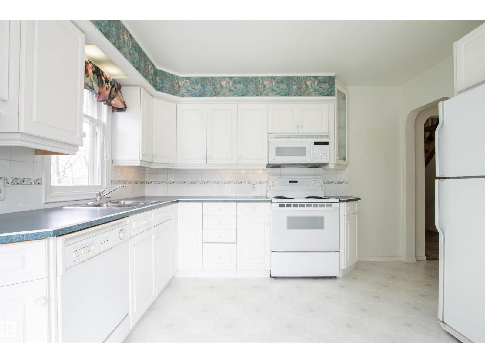 9539 88 AV NW, Edmonton