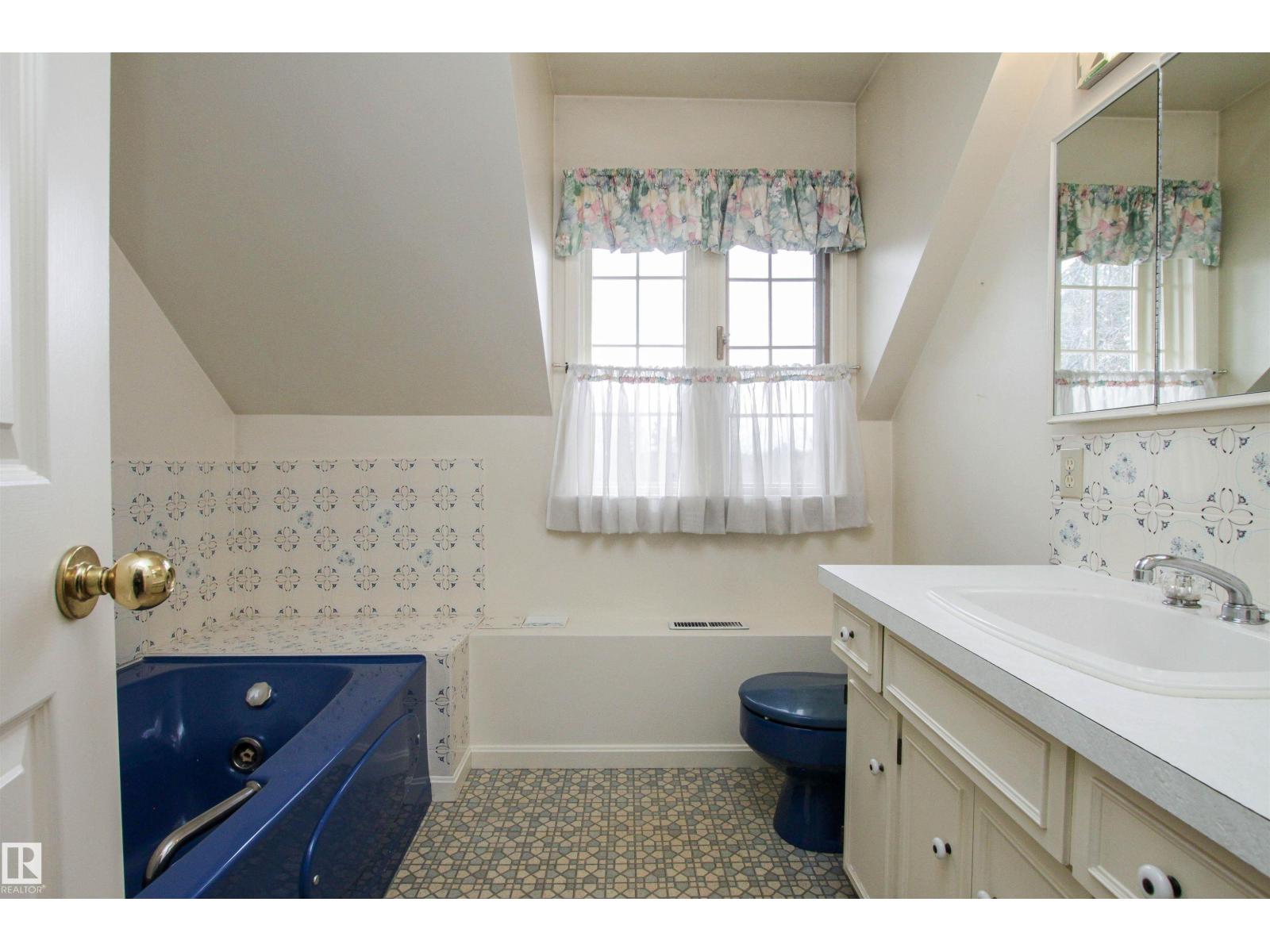 9539 88 AV NW, Edmonton