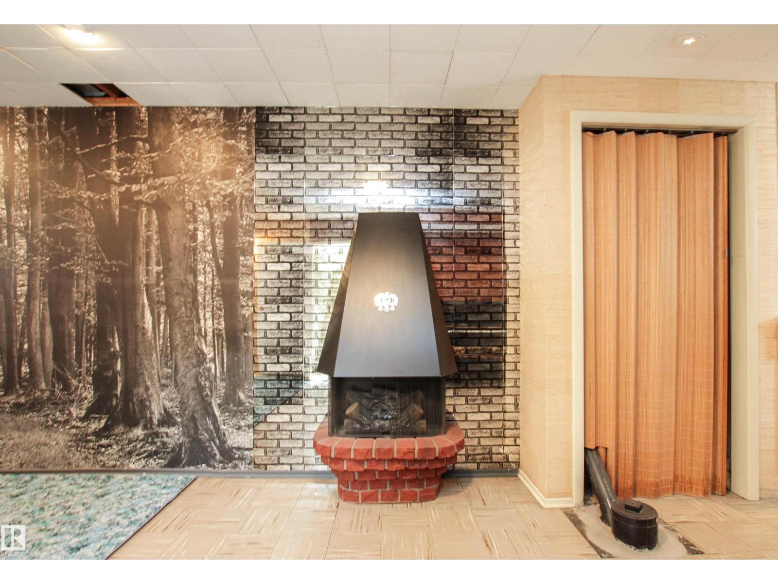 9539 88 AV NW, Edmonton