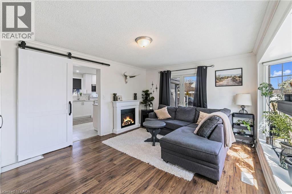 1378 UPPER WELLINGTON Street, Hamilton, Ontario, L9A3S9 — Photo 5