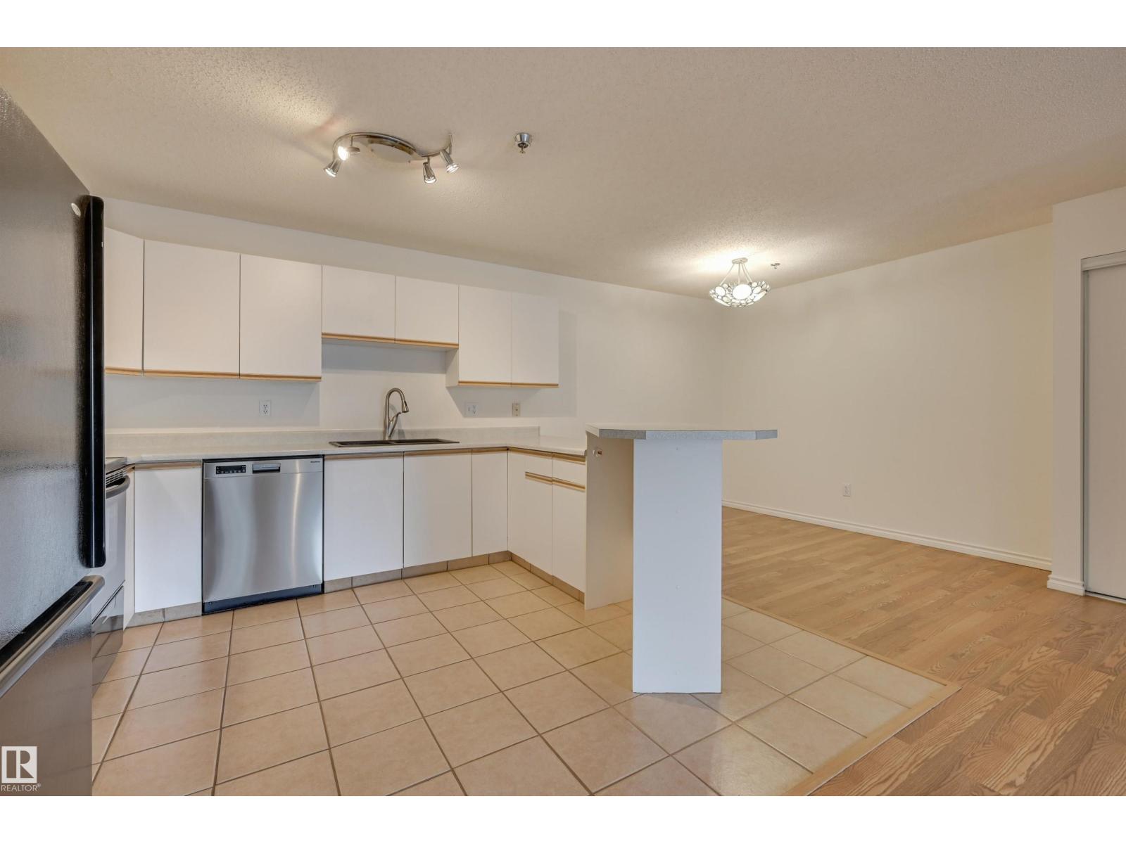 #106 11915 106 AV NW, Edmonton