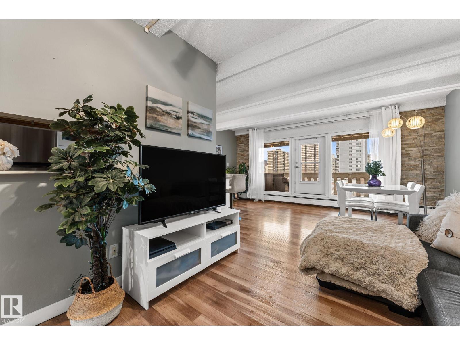 #1911 9918 101 ST NW, Edmonton