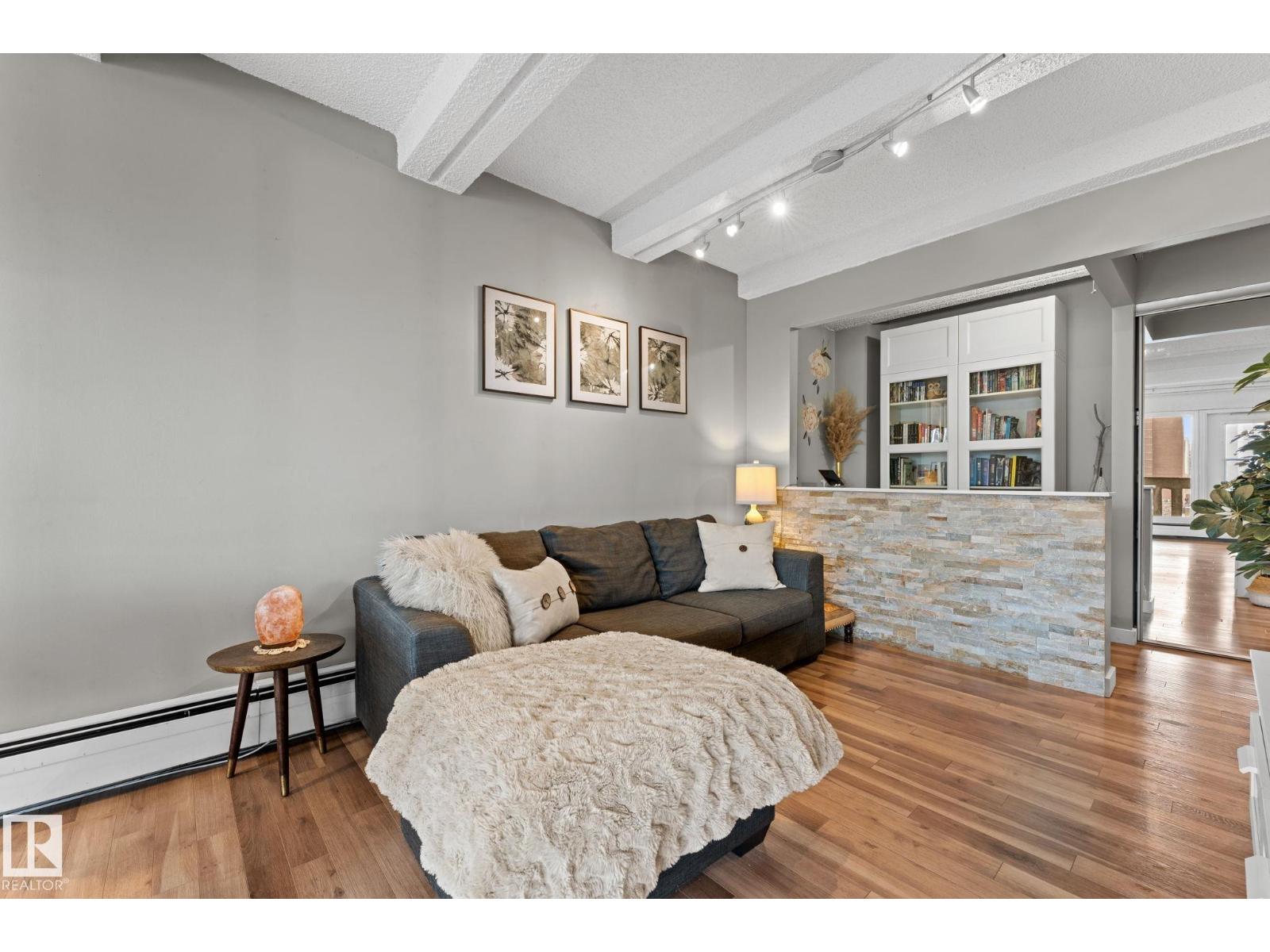 #1911 9918 101 ST NW, Edmonton