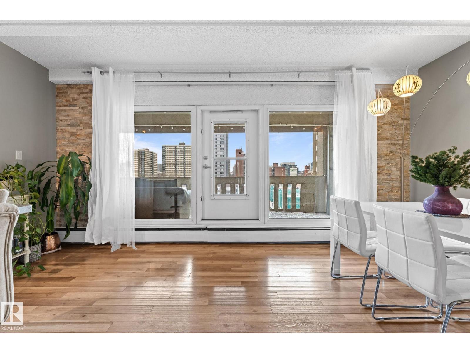 #1911 9918 101 ST NW, Edmonton