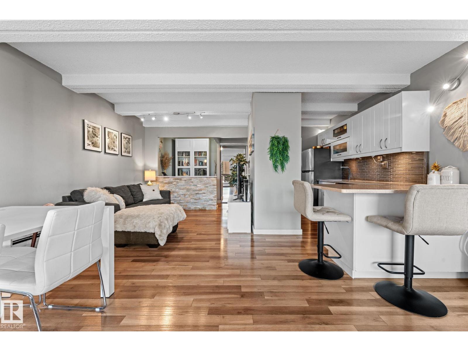 #1911 9918 101 ST NW, Edmonton