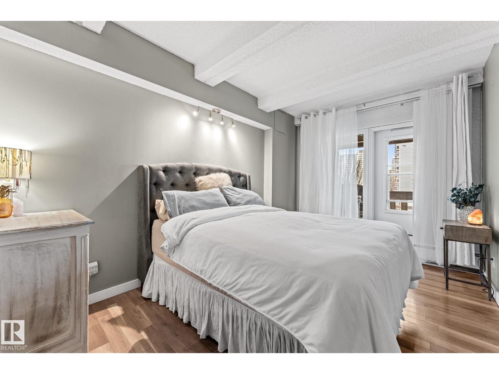 #1911 9918 101 ST NW, Edmonton