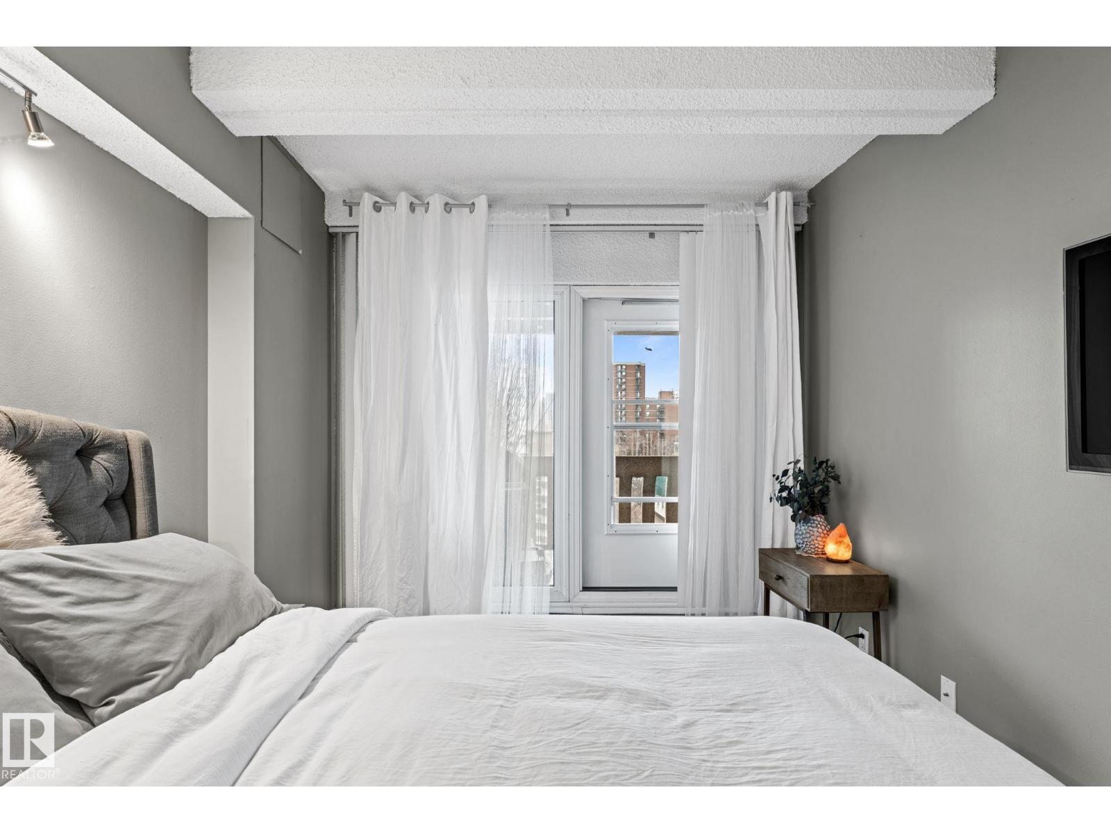 #1911 9918 101 ST NW, Edmonton