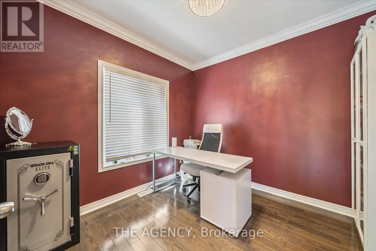 32 TIMNA CRESCENT - 13