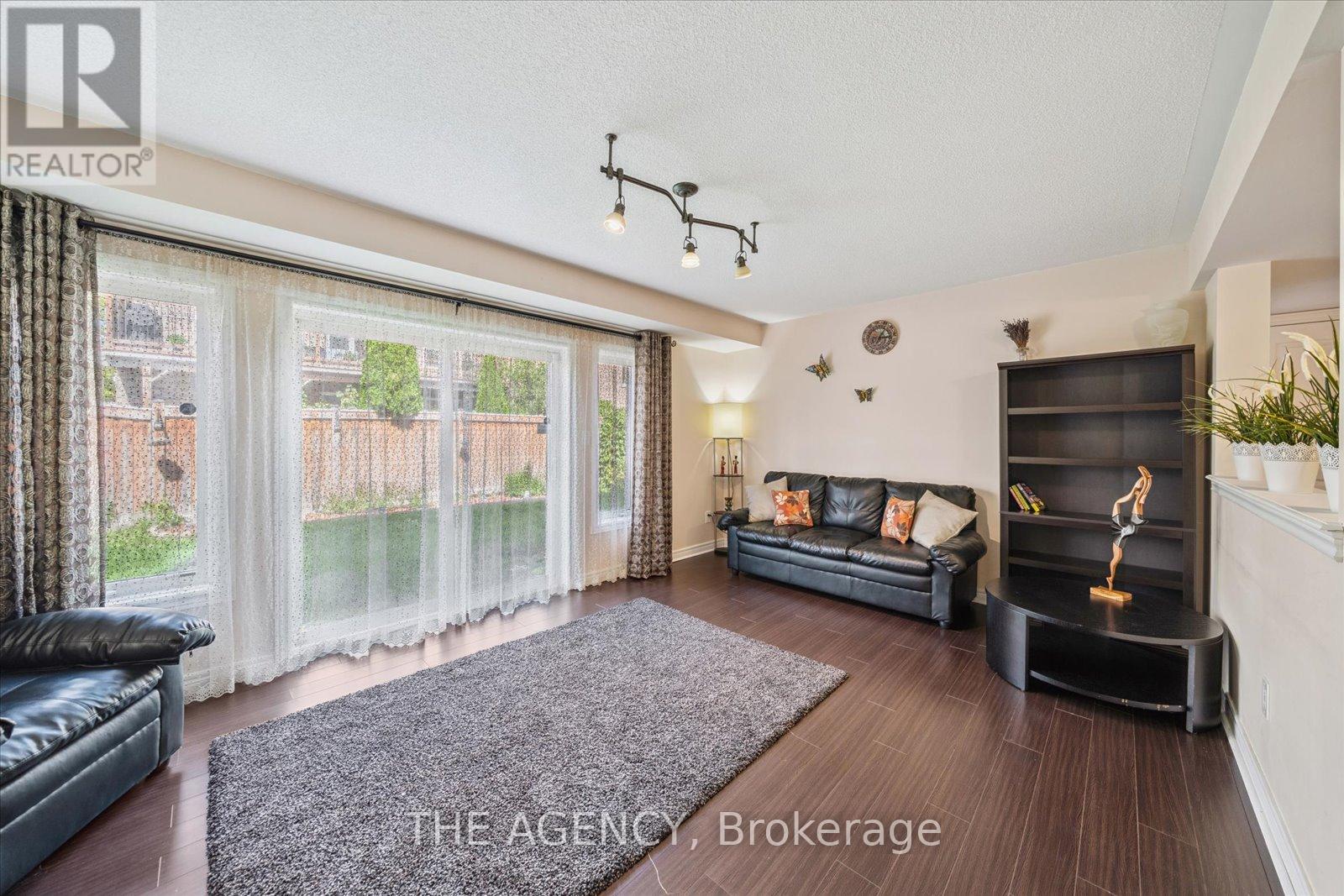 32 TIMNA CRESCENT - 26