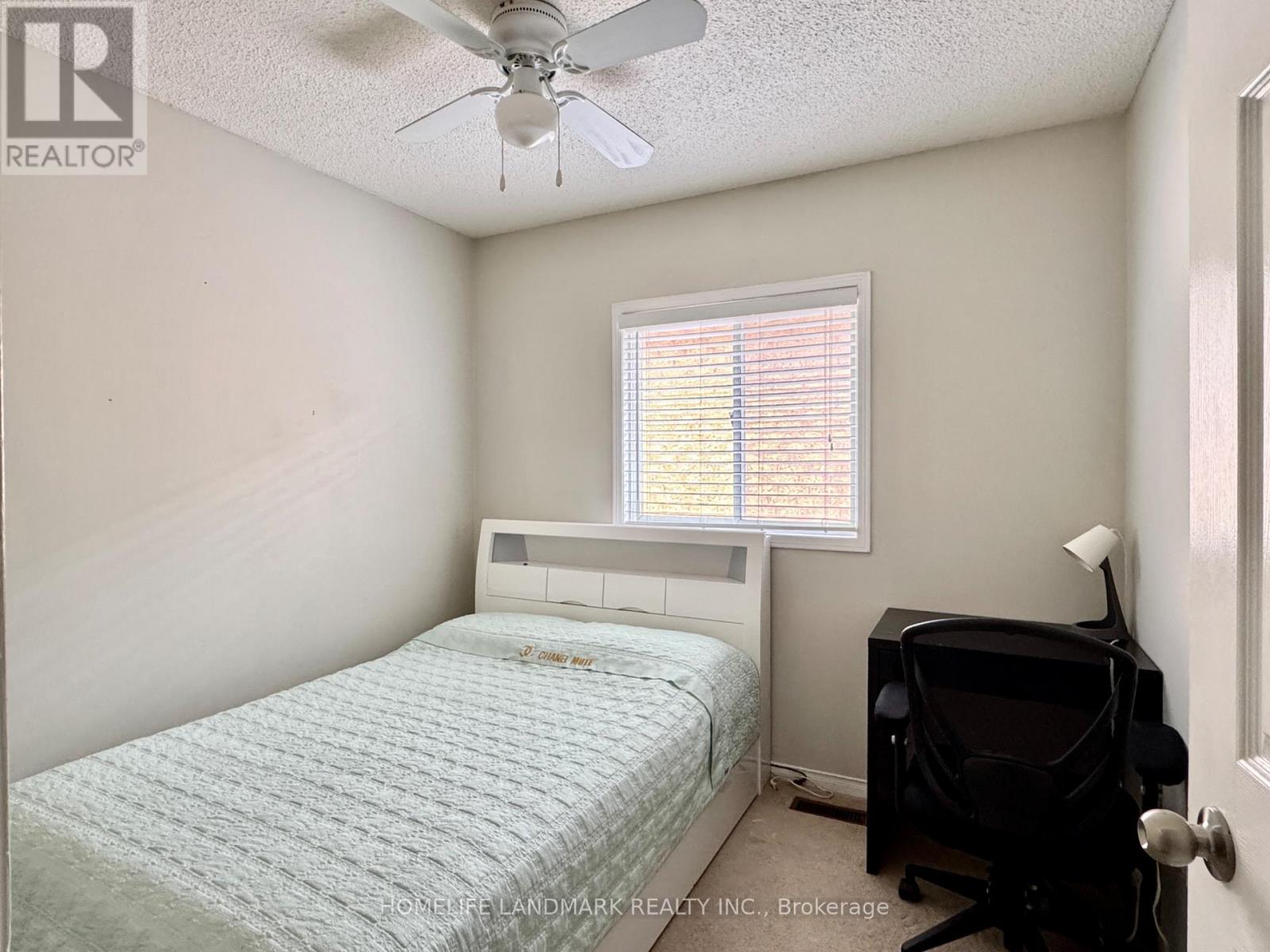 32 SIMMONS CRESCENT - 8