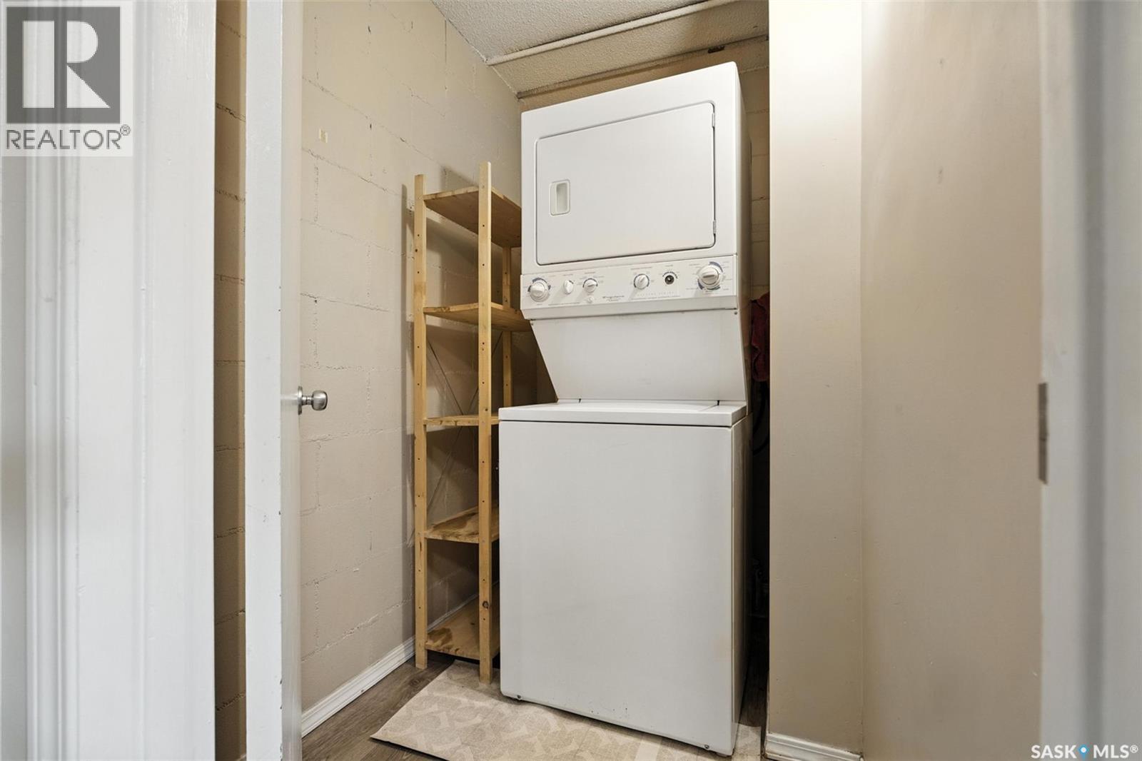 #15 20 ASSINIBOINE DRIVE - 12