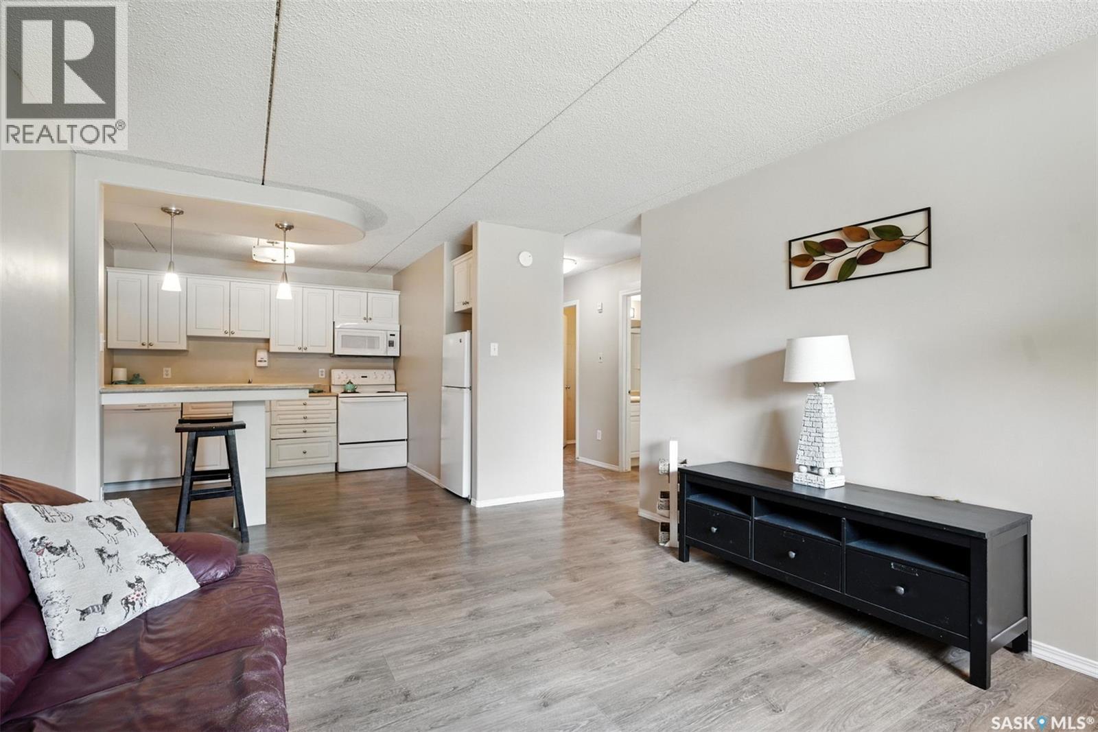 #15 20 ASSINIBOINE DRIVE - 9