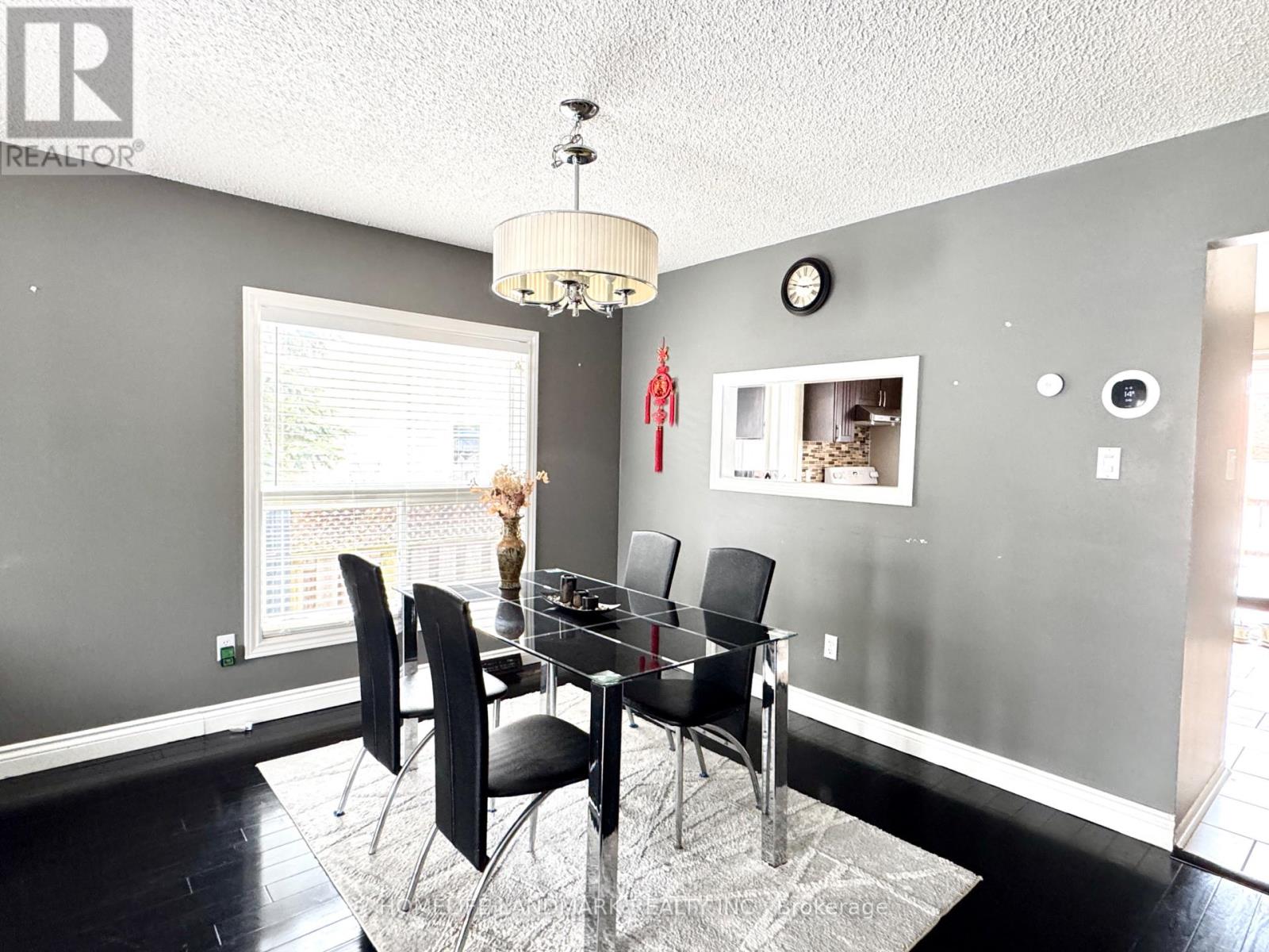 32 SIMMONS CRESCENT - 15