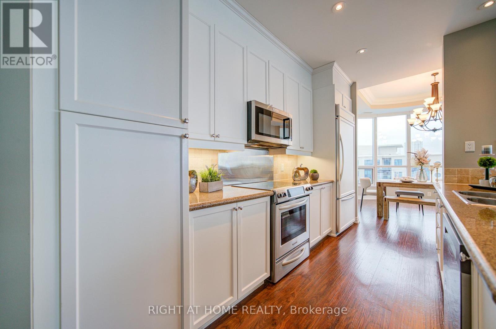 #PH06 37 ELLEN STREET - 7