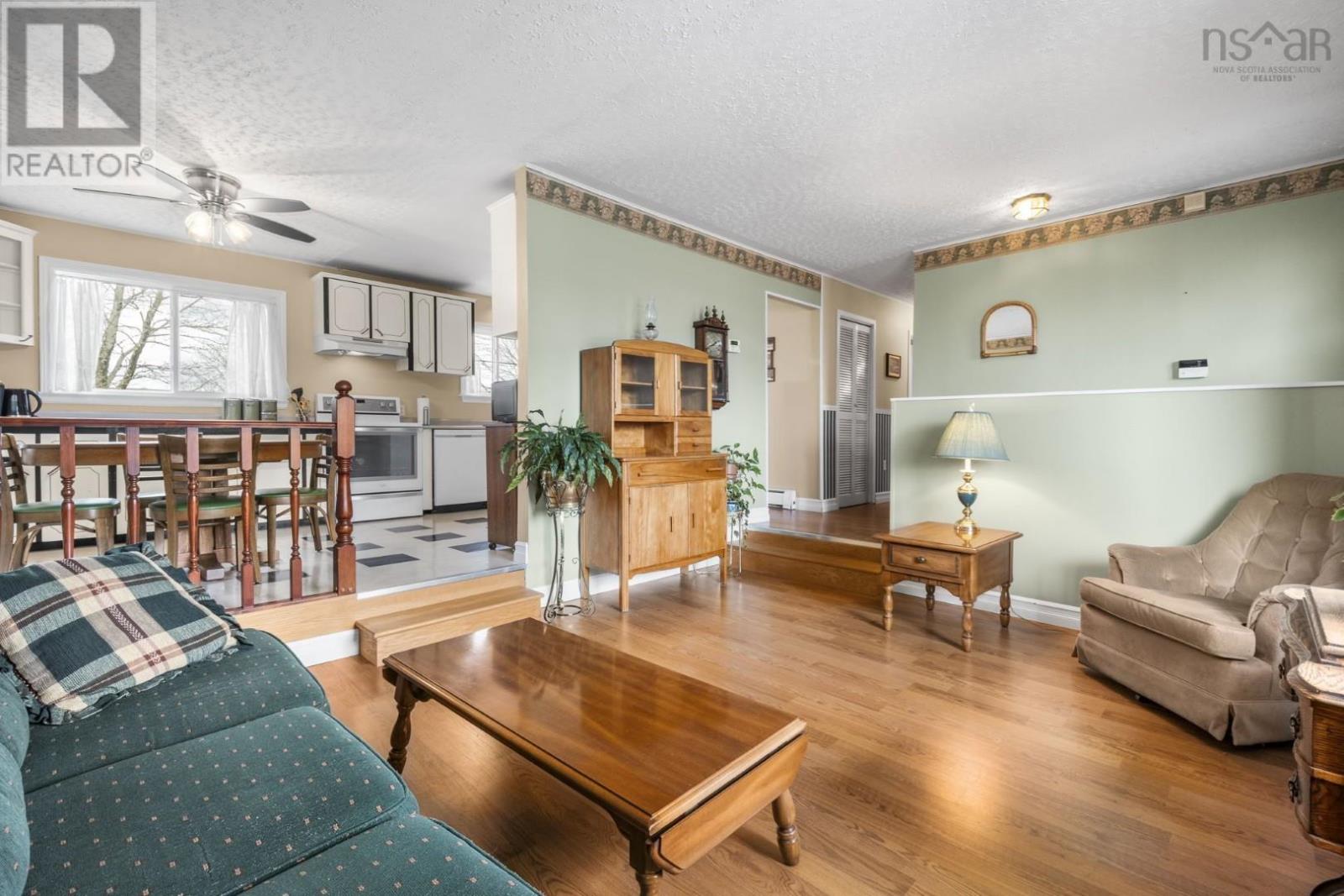 Property 8 of 49 of 19 Shalimar Crescent