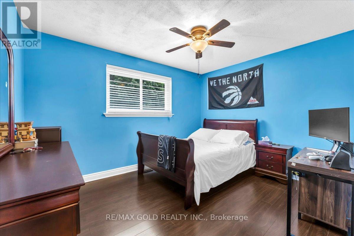53 DORCHESTER DRIVE - 22
