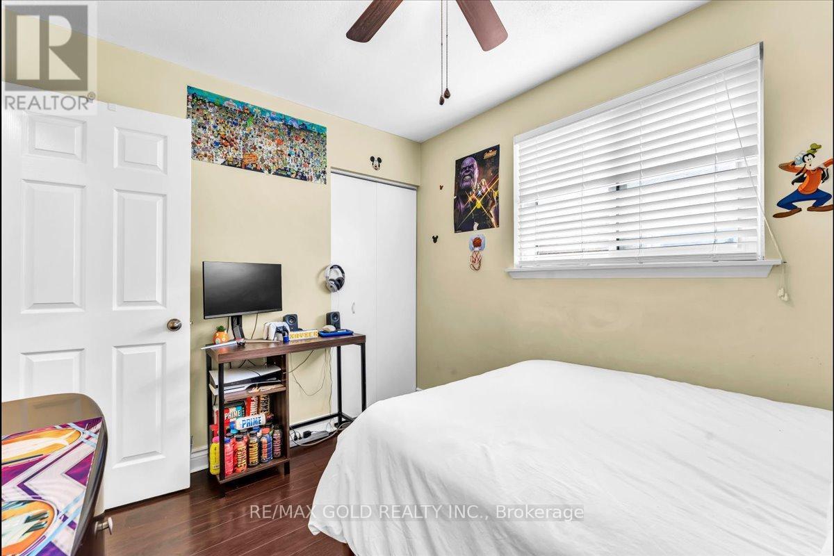 53 DORCHESTER DRIVE - 27
