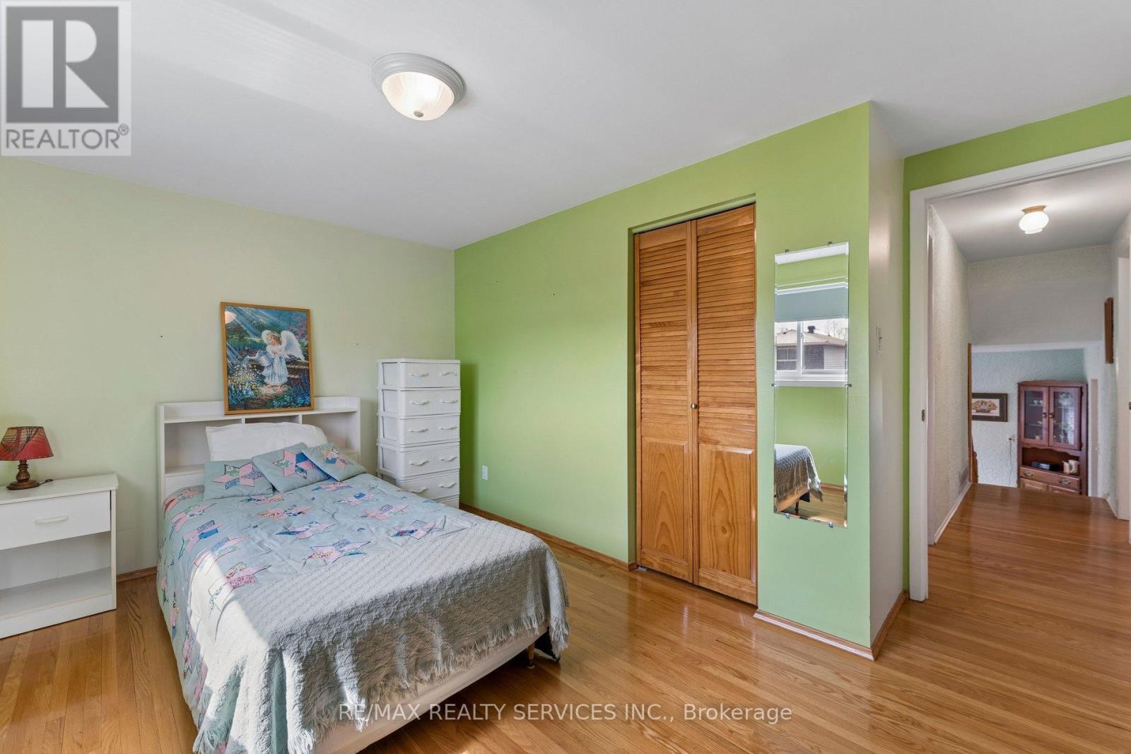 21 WILLIS DRIVE - 23