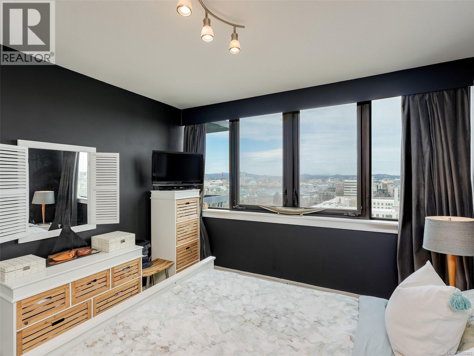 #1401 647 MICHIGAN ST - 13