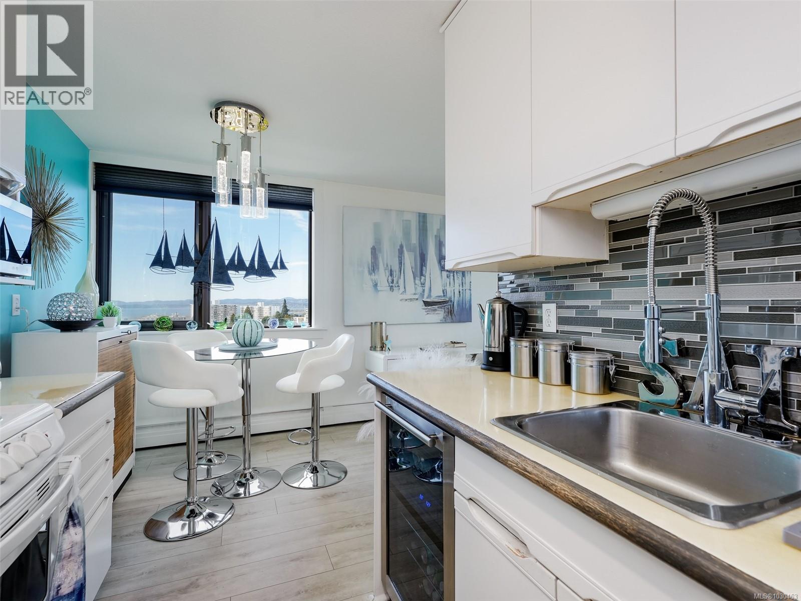 #1401 647 MICHIGAN ST - 10