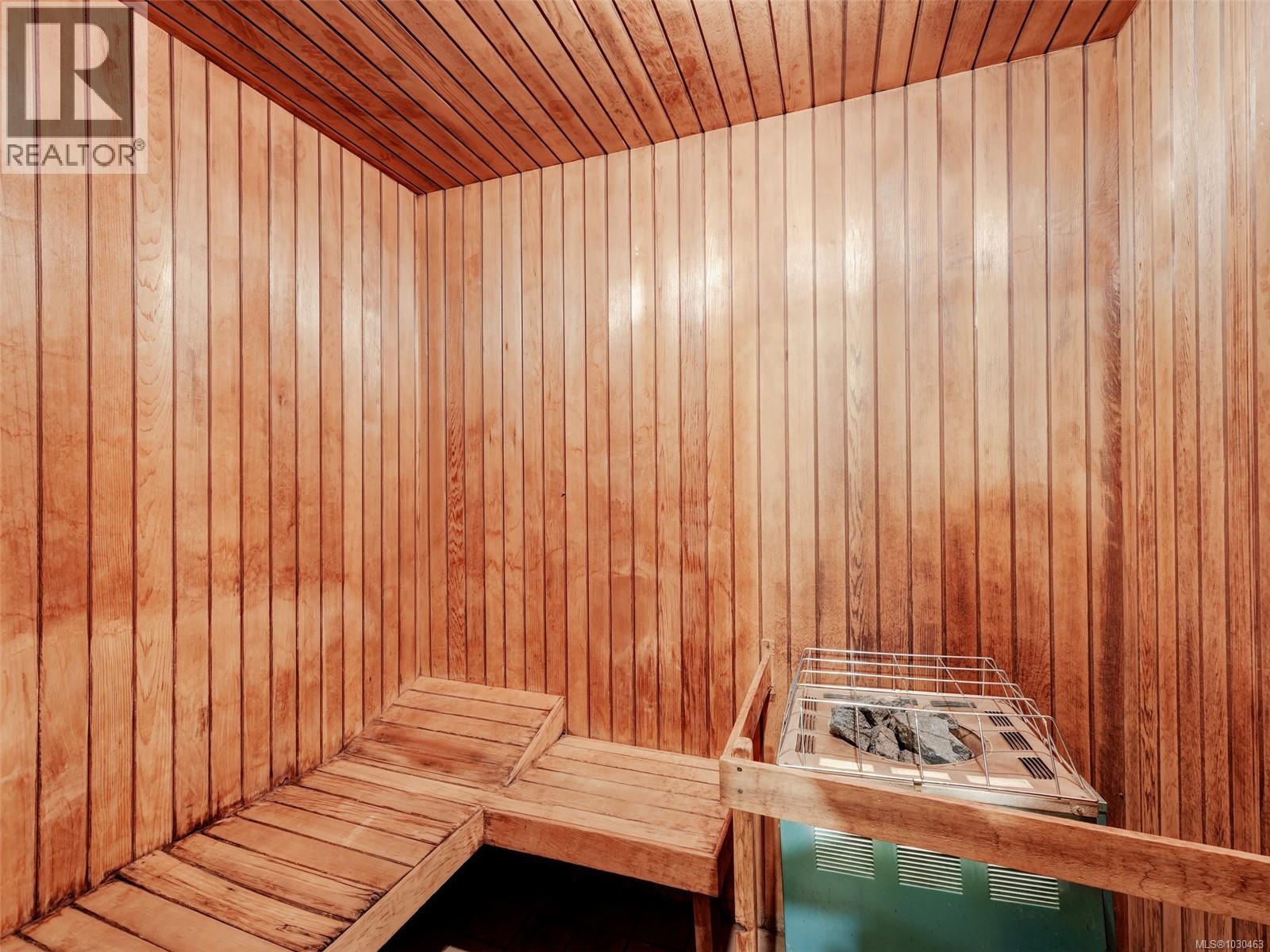 #1401 647 MICHIGAN ST - 24